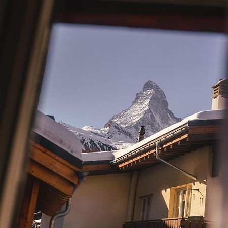 Guesthouse By The Rex Zermatt Bagian luar foto