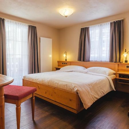 Guesthouse By The Rex Zermatt Bagian luar foto