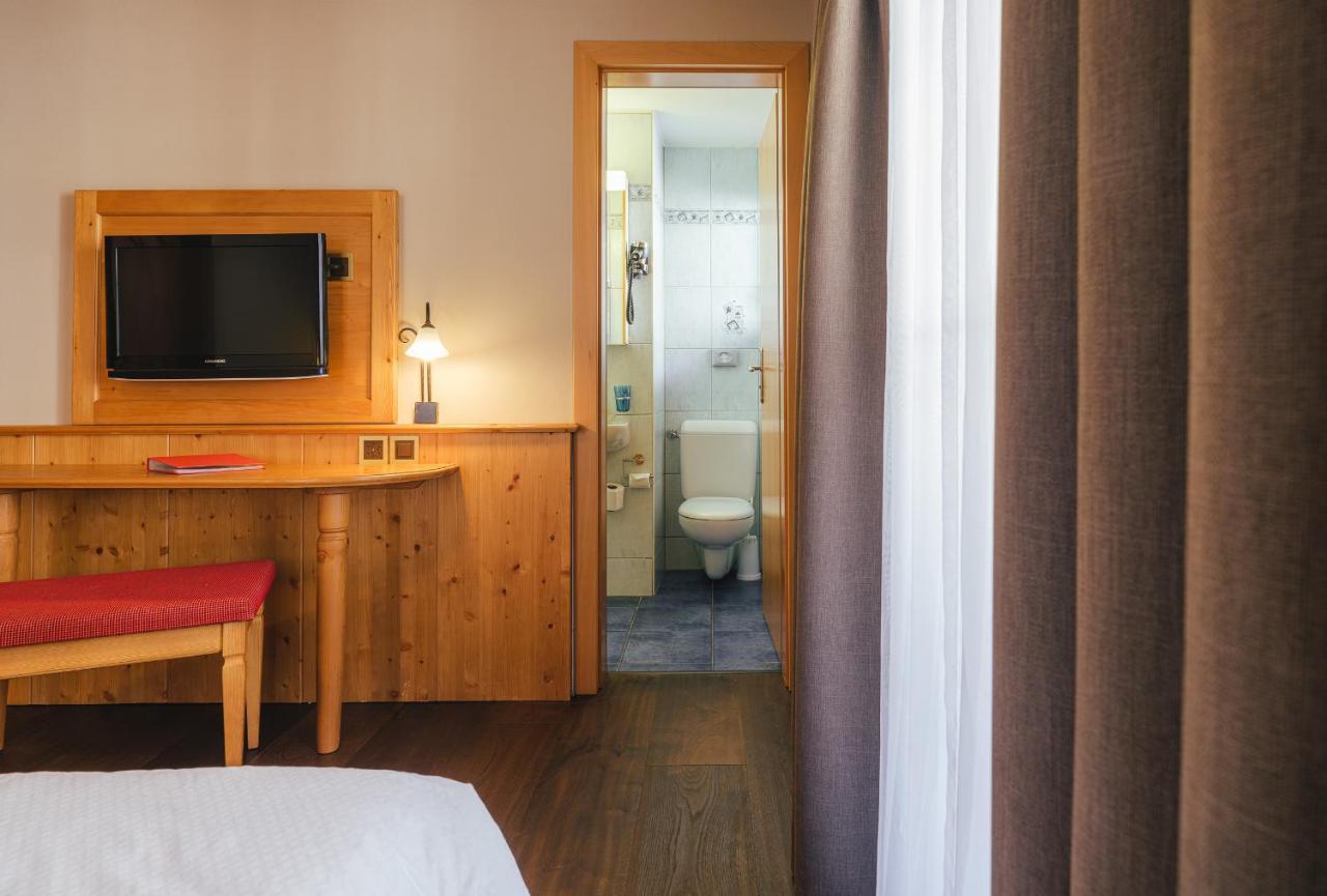 Guesthouse By The Rex Zermatt Bagian luar foto