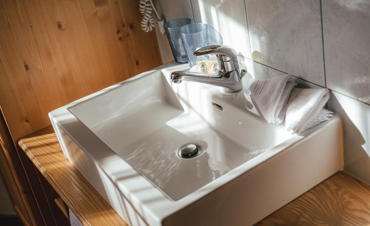 Guesthouse By The Rex Zermatt Bagian luar foto