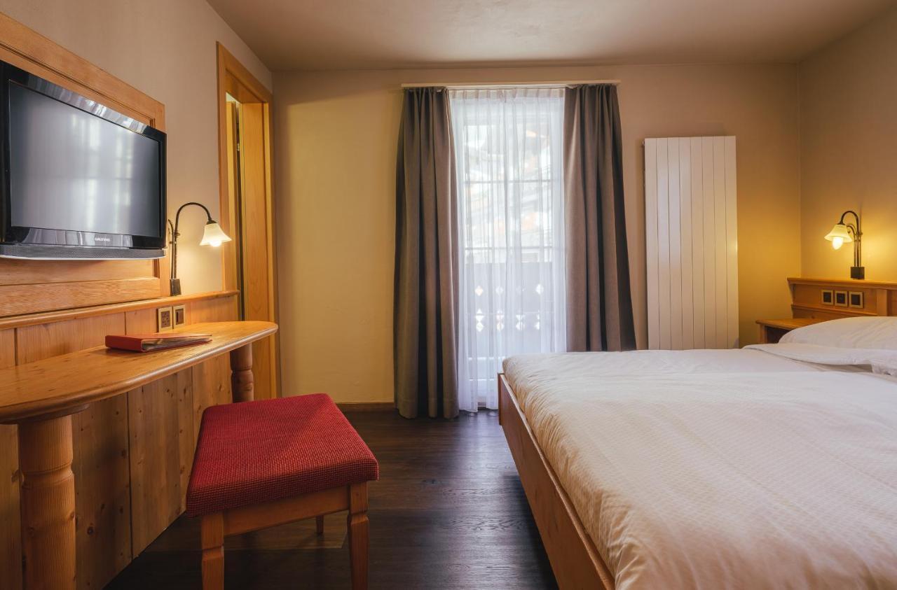 Guesthouse By The Rex Zermatt Bagian luar foto