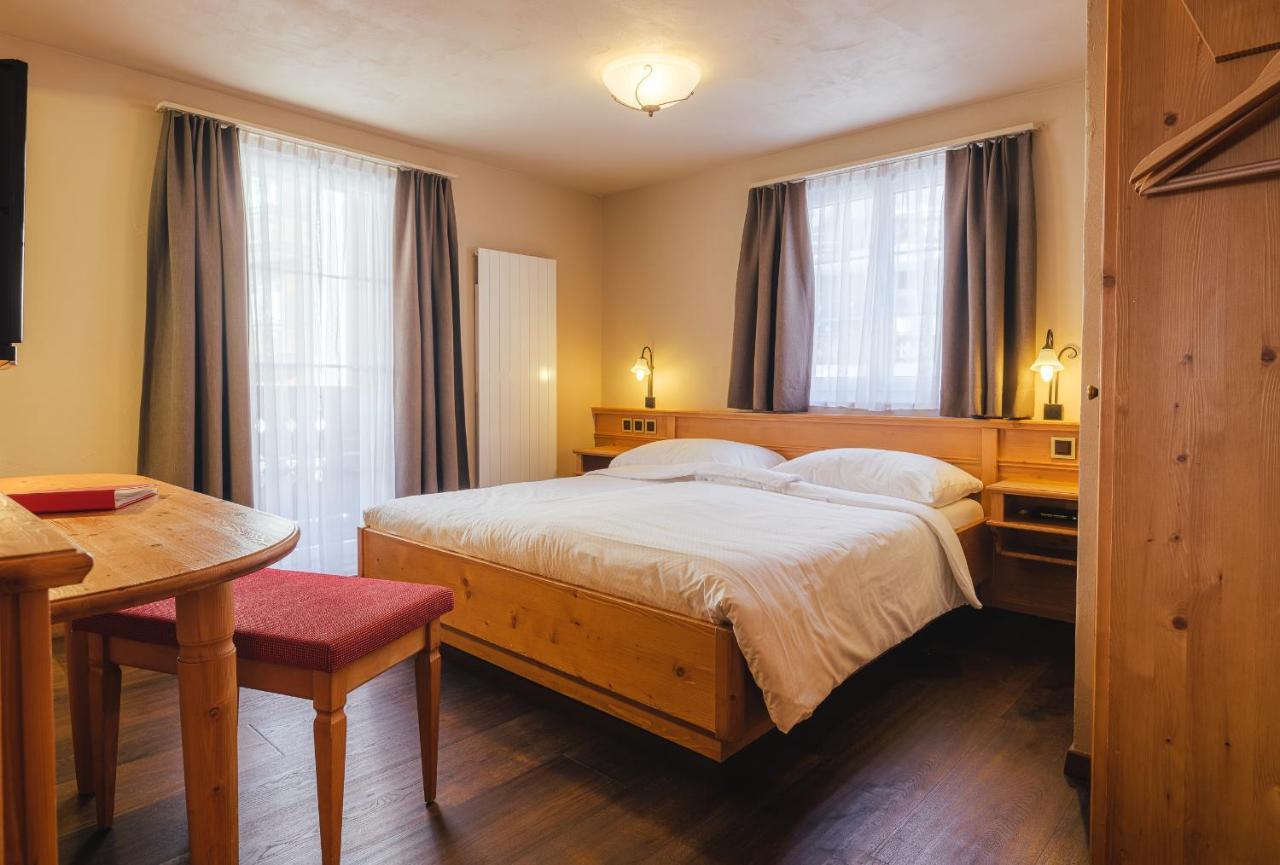 Guesthouse By The Rex Zermatt Bagian luar foto