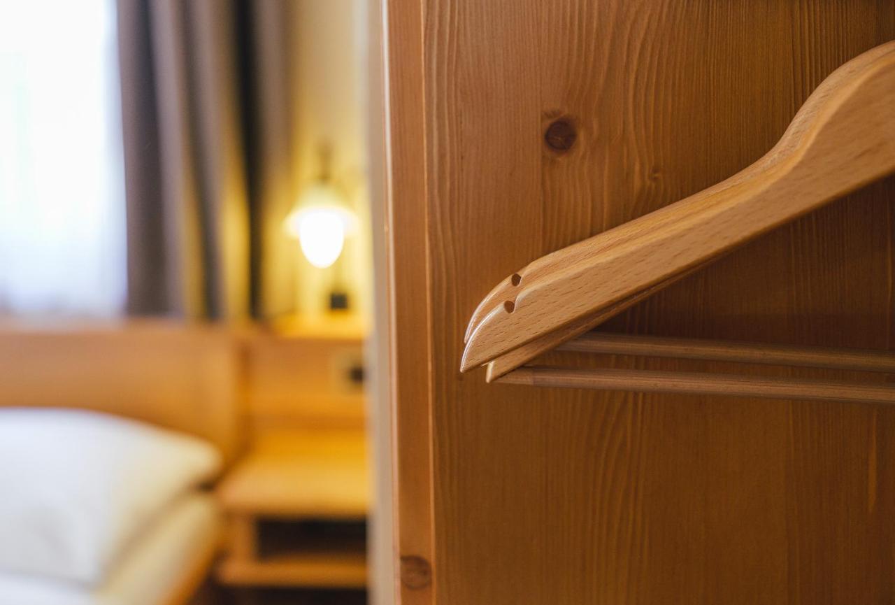 Guesthouse By The Rex Zermatt Bagian luar foto