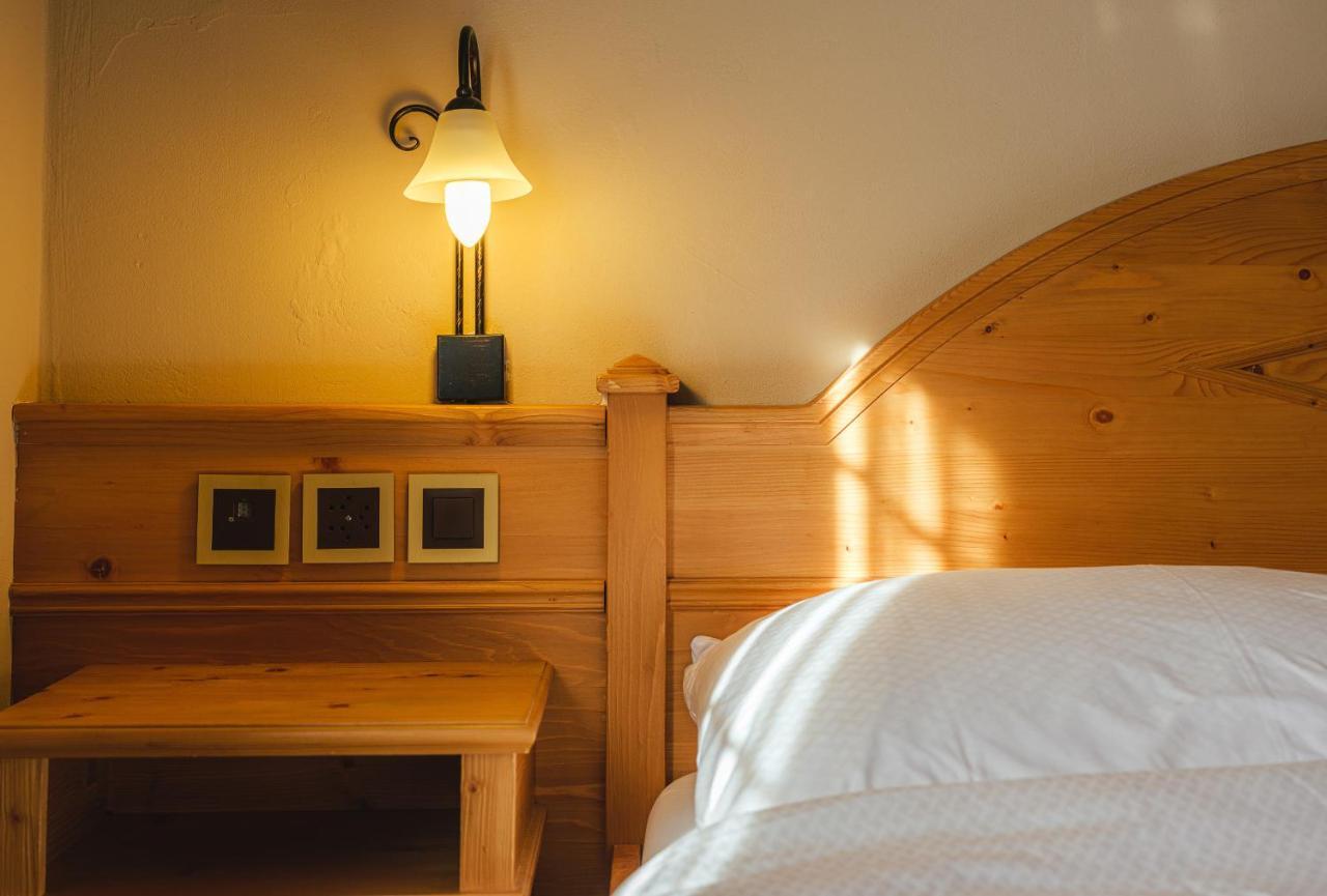 Guesthouse By The Rex Zermatt Bagian luar foto