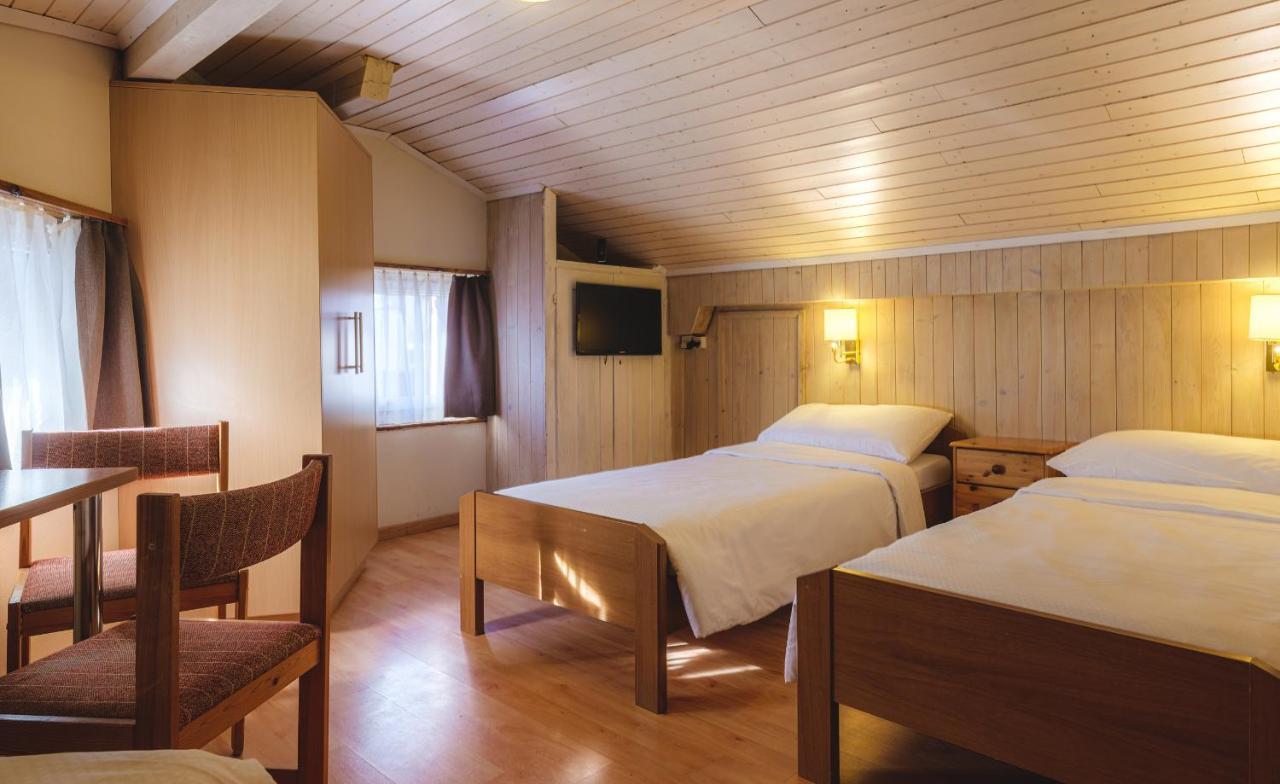 Guesthouse By The Rex Zermatt Bagian luar foto